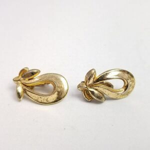 Vintage Crown Trifari Gold Tone Clip On Earrings, Tarnished, Signed, Estate